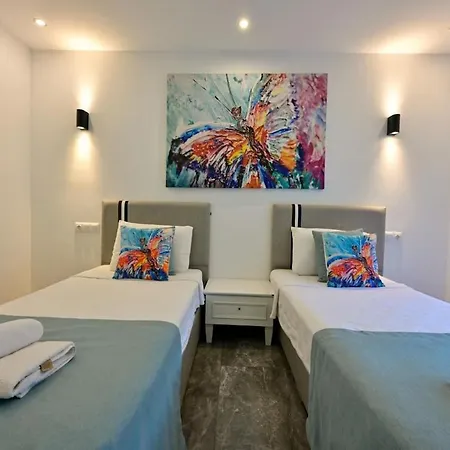 Yagiz-villa With Children's Pool&jacuzzi For 6 People In Gocek Villa