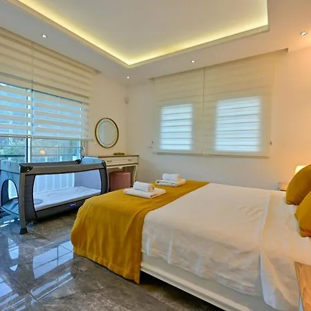 Yagiz-villa With Children's Pool&jacuzzi For 6 People In Gocek Villa
