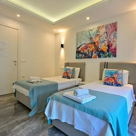 Yagiz-villa With Children's Pool&jacuzzi For 6 People In Gocek *