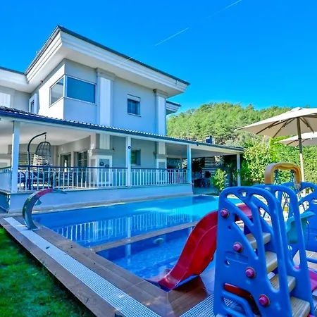 Yagiz-villa With Children's Pool&jacuzzi For 6 People In Gocek Villa