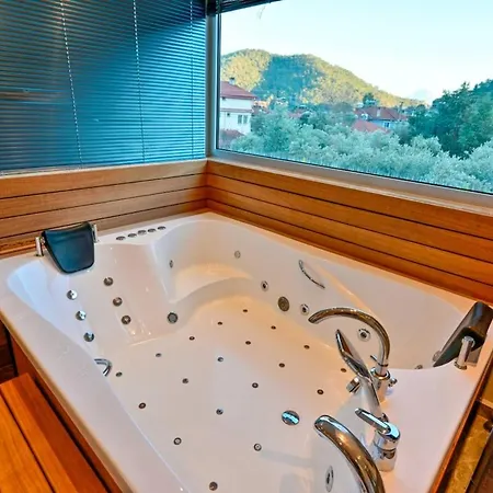 Yagiz-villa With Children's Pool&jacuzzi For 6 People In Gocek Villa