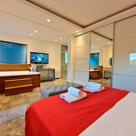 Villa Yagiz-villa With Children's Pool&jacuzzi For 6 People In Gocek