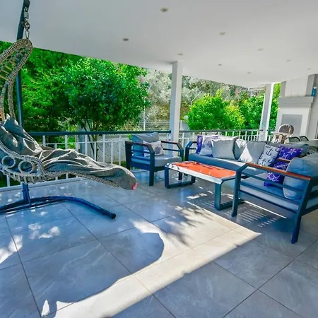 Yagiz-villa With Children's Pool&jacuzzi For 6 People In Gocek *