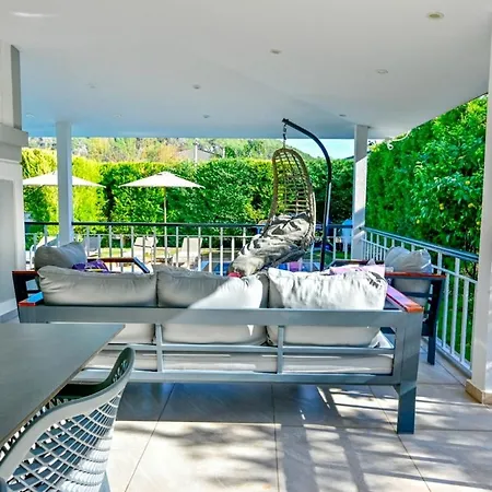 Yagiz-villa With Children's Pool&jacuzzi For 6 People In Gocek *